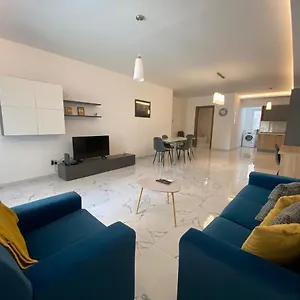 Centrally Located Appartamento